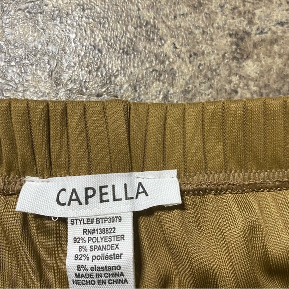 Ribbed High Waisted Fitted Shorts - Picture 3 of 6